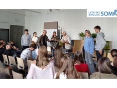 Ērika Vilsona monoizrāde “Nezāle” ģimnāzijā