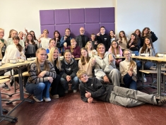 Skolēnu līdzpārvalžu sarunas pie tējas tases ar ģimnāzijas direktoru