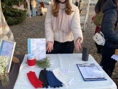 SMU Ziemassvētku amatnieku tirdziņā Annas tirgus laukumā