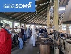 10.e klase iepazīst Imanta Ziedoņa daiļradi un amatniecības tradīcijas