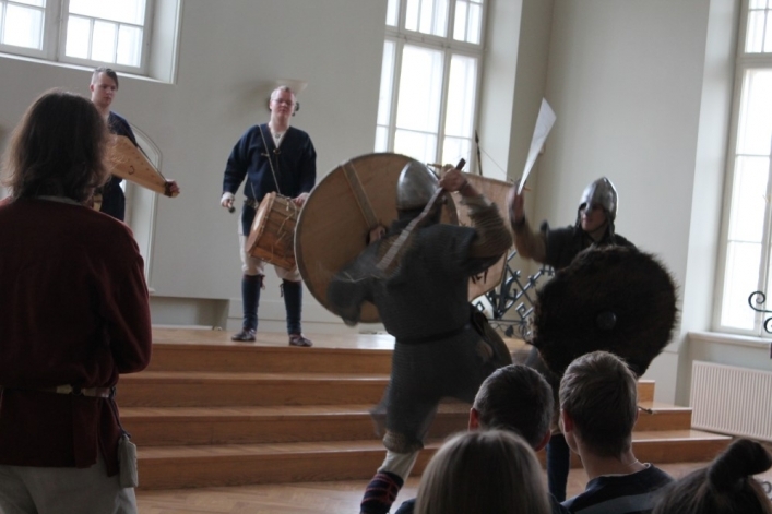 Ciemos folkloras grupa Vilkači