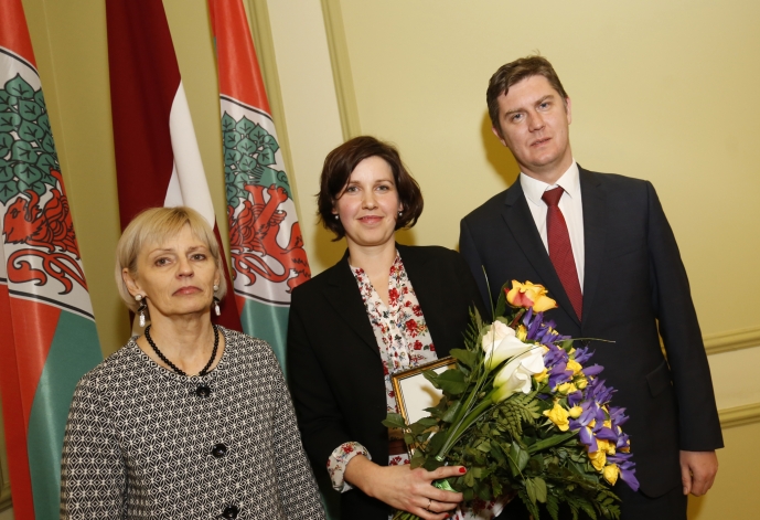 Mūsu skolas franču valodas skolotāja Inga Bliska ieguvusi Gada balvu Jaunā zinātnieka nominācijā