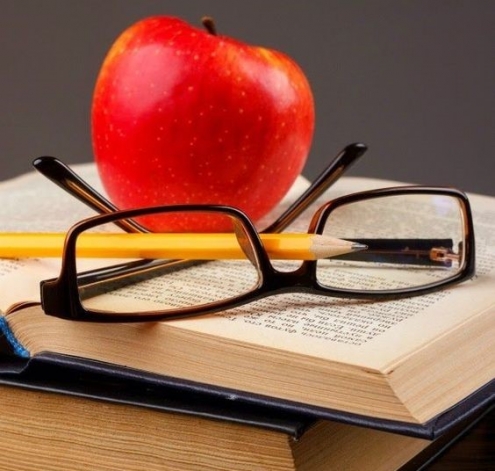 Bibliotēkā VISINTERESANTĀKĀ izstāde „KO LASA SKOLOTĀJI?”