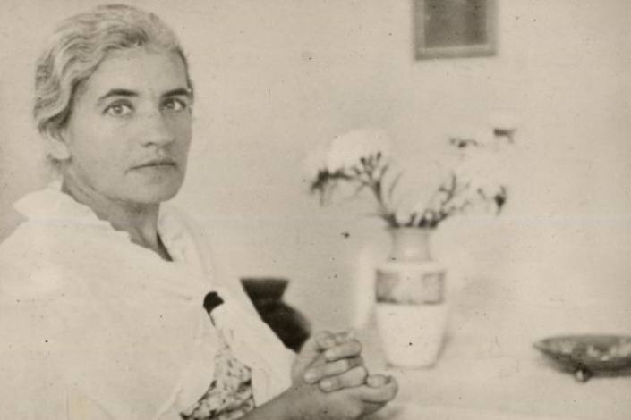 LIEPĀJAS ĢIMNĀZIJAS IZCILAJAI ABSOLVENTEI ZENTAI MAURIŅAI 120