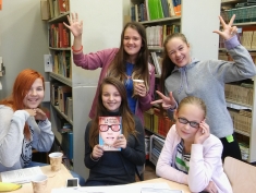 GRĀMATU KLUBA TIKŠANĀS AR „GEEK GIRL”