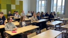 Ģimnāzisti apgūst finanšu pratību