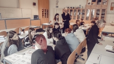 Darba ēnošanas vizīte Obchodní akademie, Střední odborná škola a Jazyková škola s právem státní jazykové zkoušky, Hradec Králové, Čehijā.